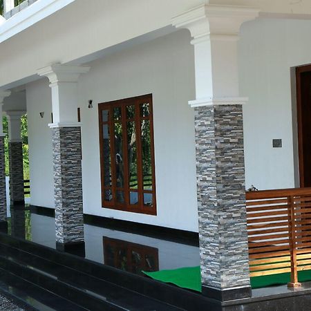 Sri Lakshmi Gardens Thekkady Bagian luar foto